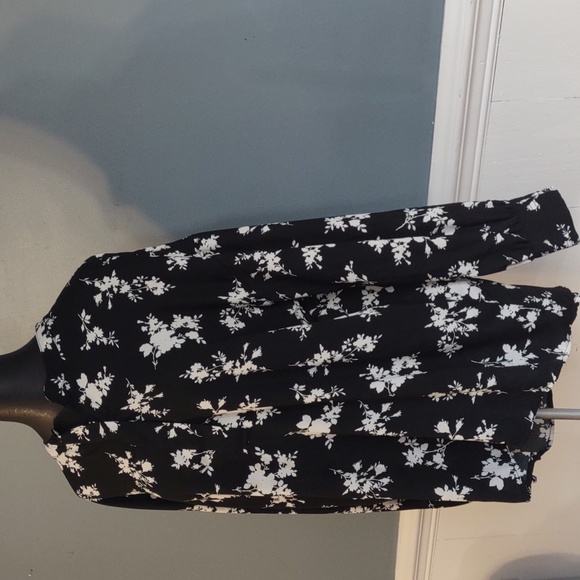 Time and Tru Lightweight Polyester Black/White Floral Blouse Sz L 12-14 - Picture 5 of 14